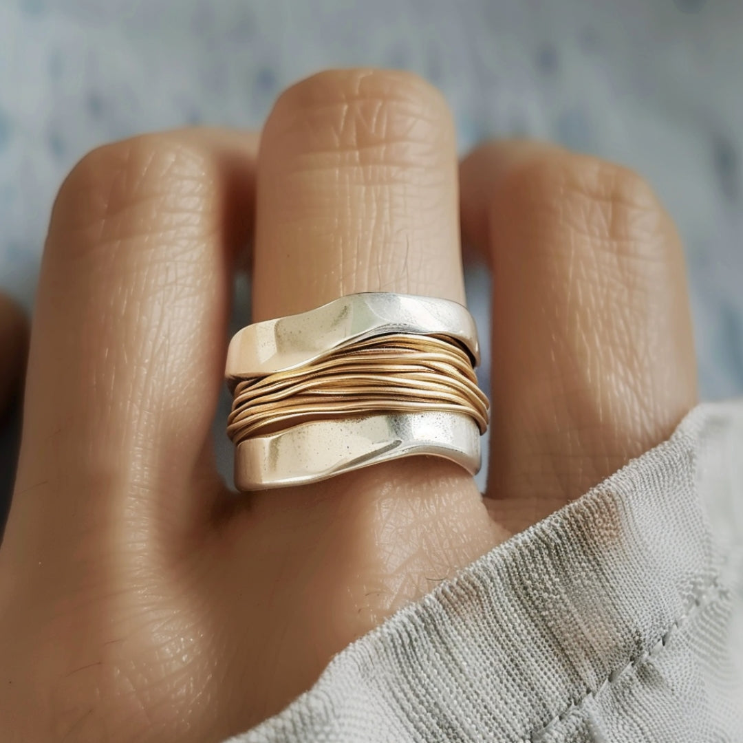 Anello di fili d'oro argentato