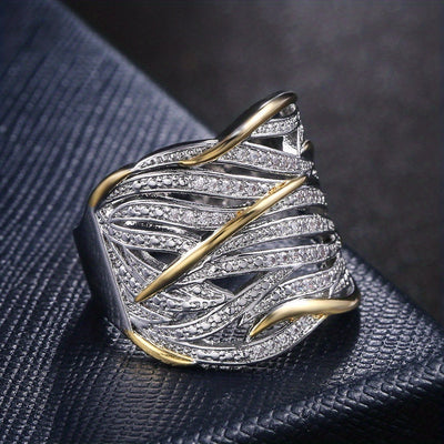 Anello ritorto a più strati elegante