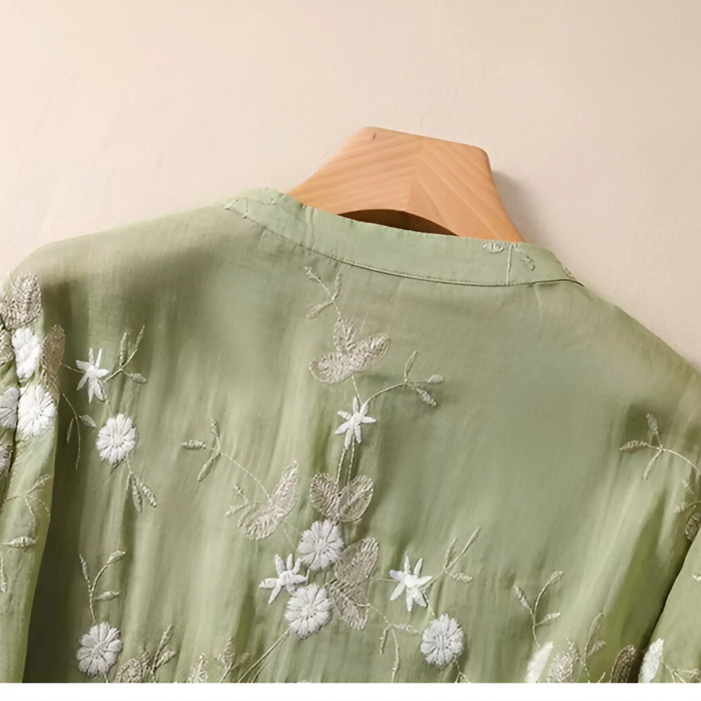 Emily | Top con fiori ricamati