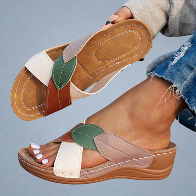 Nina | Sandali con zeppa fatti a mano in materiale premium