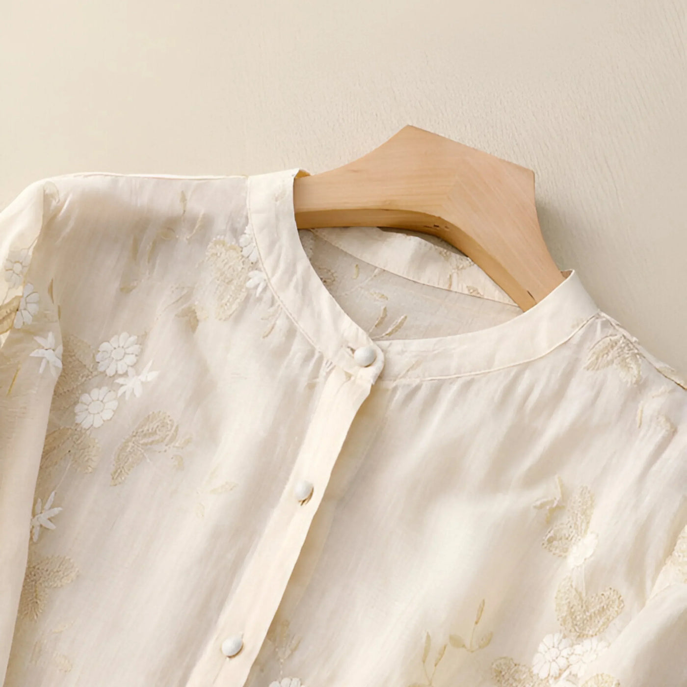 Emily | Top con fiori ricamati