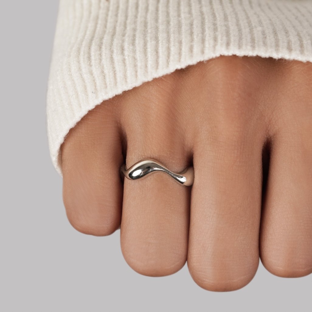 Anello di onde argentato