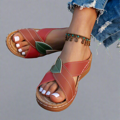 Nina | Sandali con zeppa fatti a mano in materiale premium