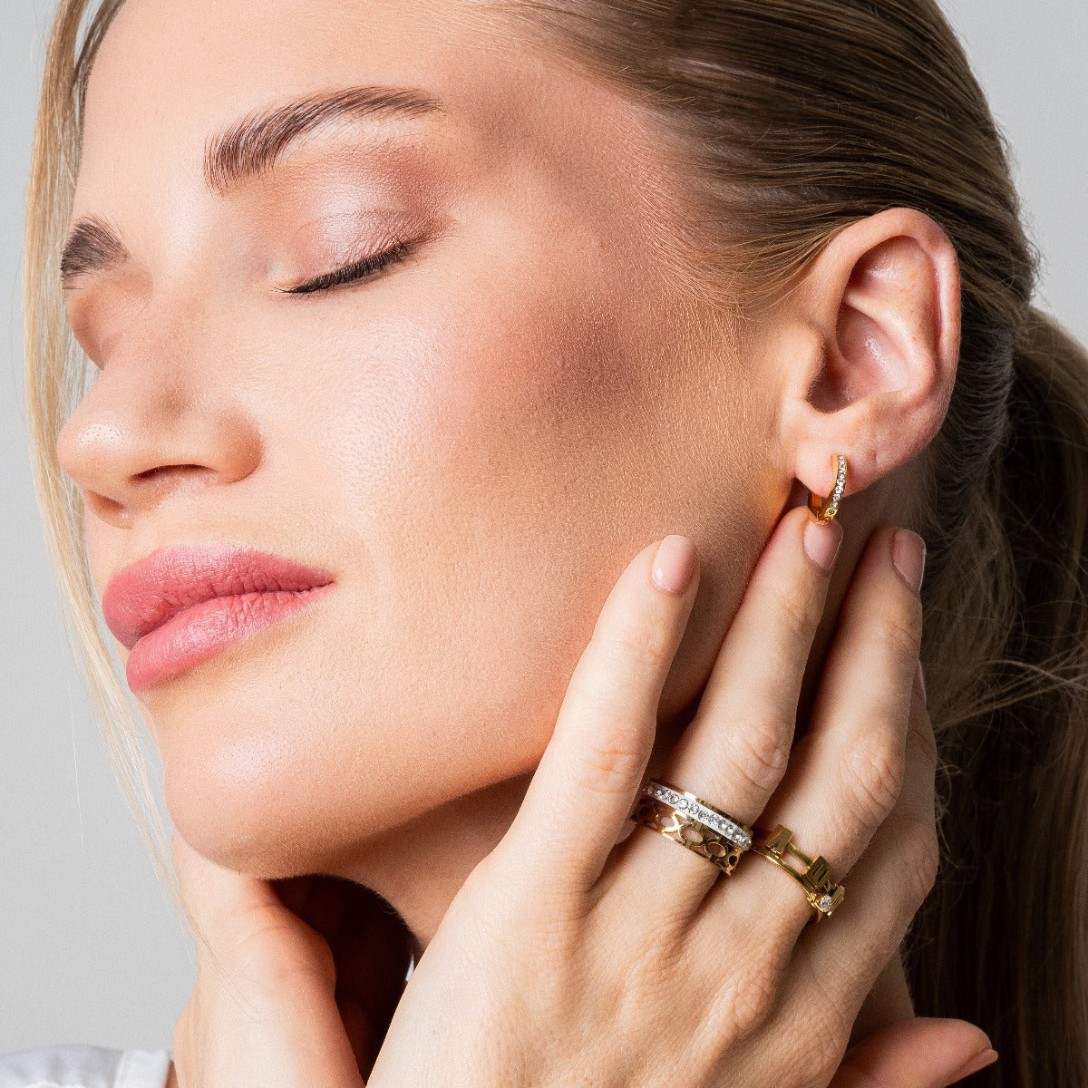 ARIELLE Orecchini in Zirconia Dorata