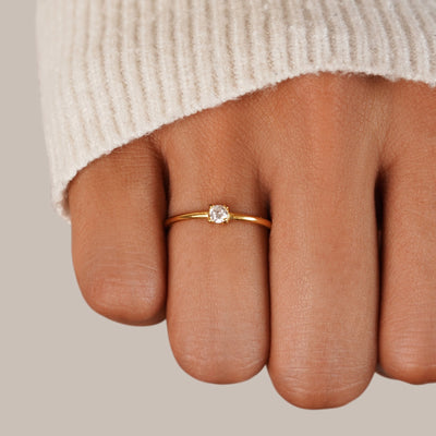 Anelli d'oro con pietra di nascita