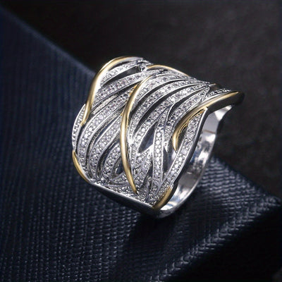 Anello ritorto a più strati elegante