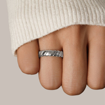 Anello in Argento Calira con Infinito Torcido