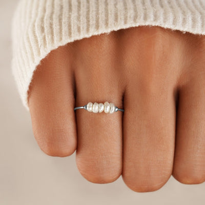 Anello in argento con perle d'acqua dolce classico