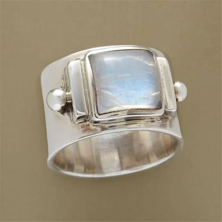 Anello vintage in cristallo di luna cubica