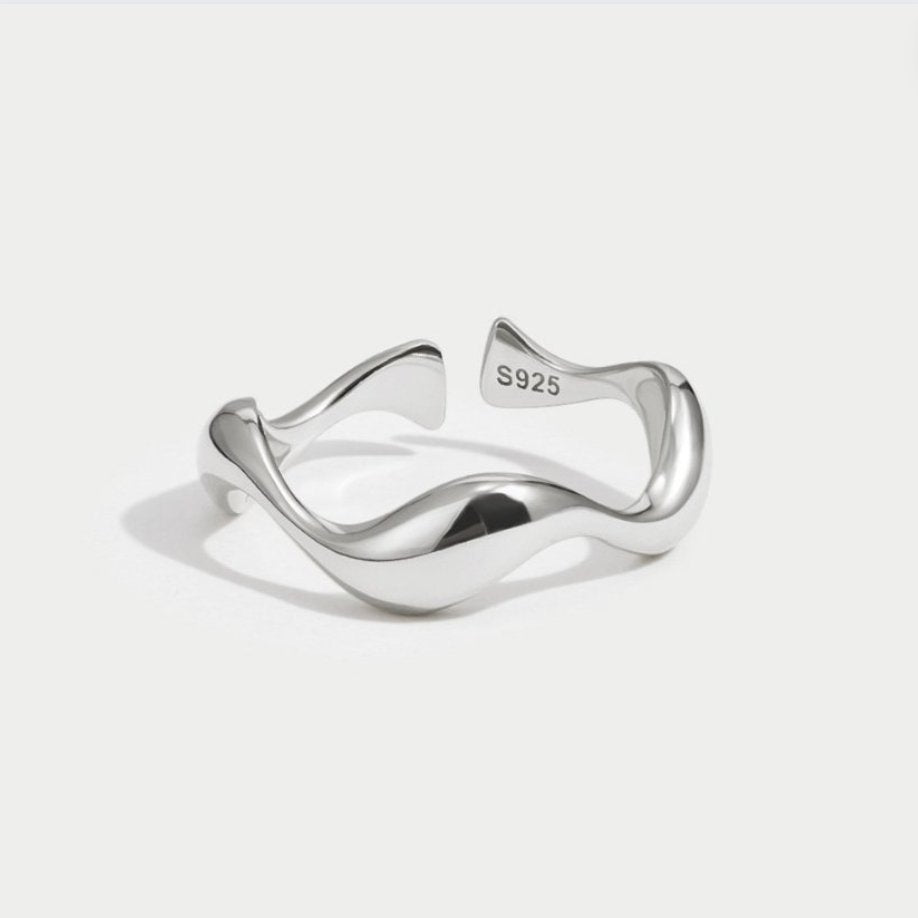 Anello di onde argentato